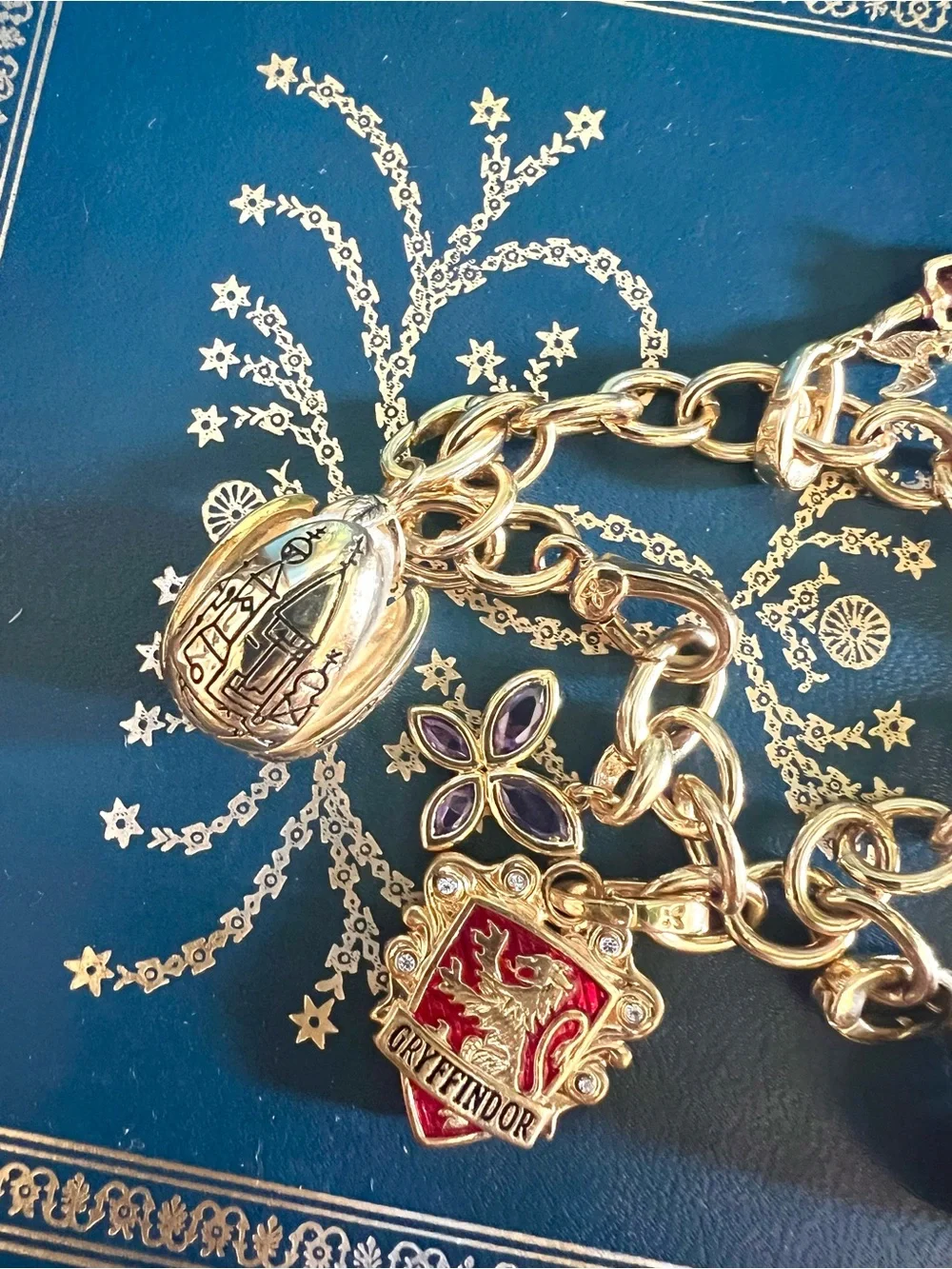 Vintage 2004 My Noble Collection Harry Potter Gryffindor Hogwarts Charm Bracelet